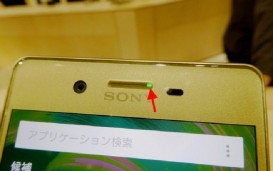 Необычное расположение LED-индикатора в Sony Xperia X.
