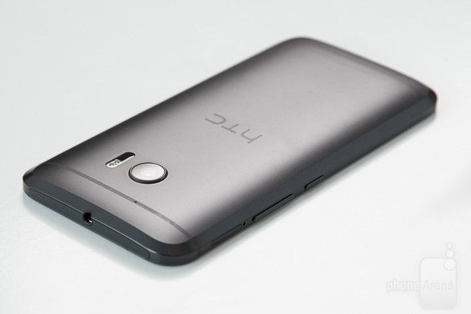 HTC Desire 10      HTC 10