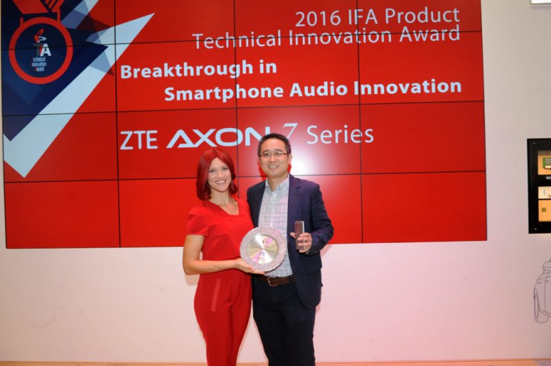 ZTE Axon 7   IFA 2016      