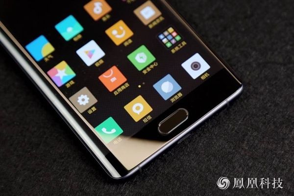 В Xiaomi Mi Note 2 использован OLED-дисплей от LG